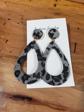 Load image into Gallery viewer, Leopard Loop Earrings